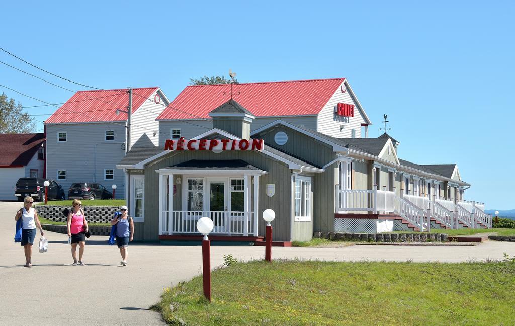 Motel Et Chalets Bo-Fleuve Evangeline Saint-Siméon Εξωτερικό φωτογραφία