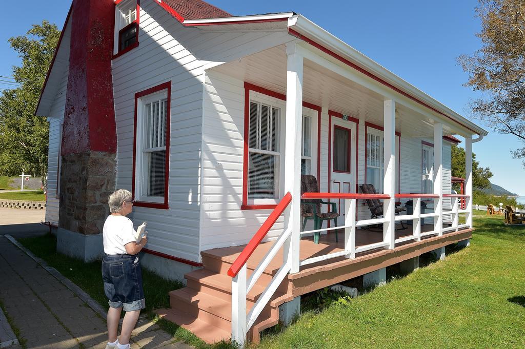 Motel Et Chalets Bo-Fleuve Evangeline Saint-Siméon Εξωτερικό φωτογραφία