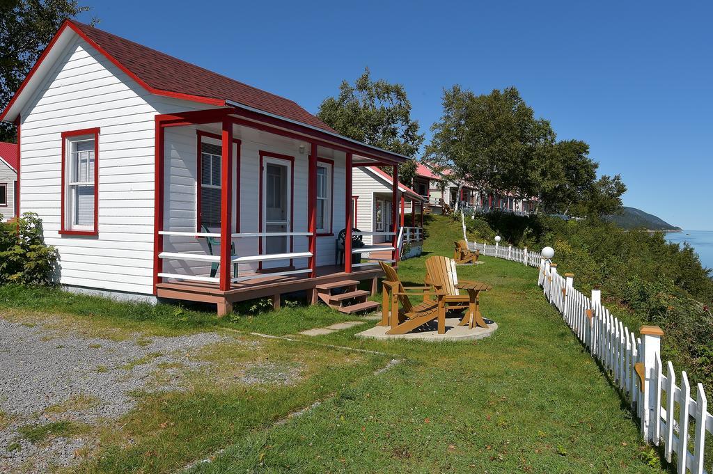 Motel Et Chalets Bo-Fleuve Evangeline Saint-Siméon Εξωτερικό φωτογραφία