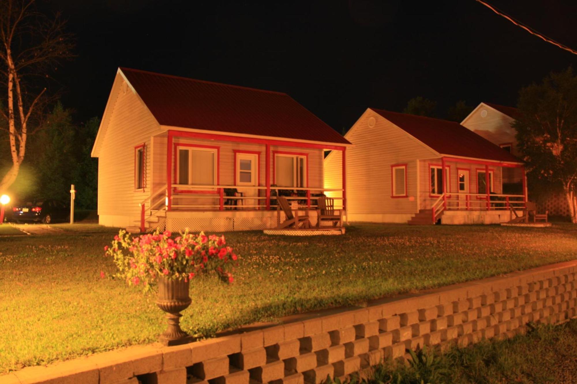 Motel Et Chalets Bo-Fleuve Evangeline Saint-Siméon Δωμάτιο φωτογραφία