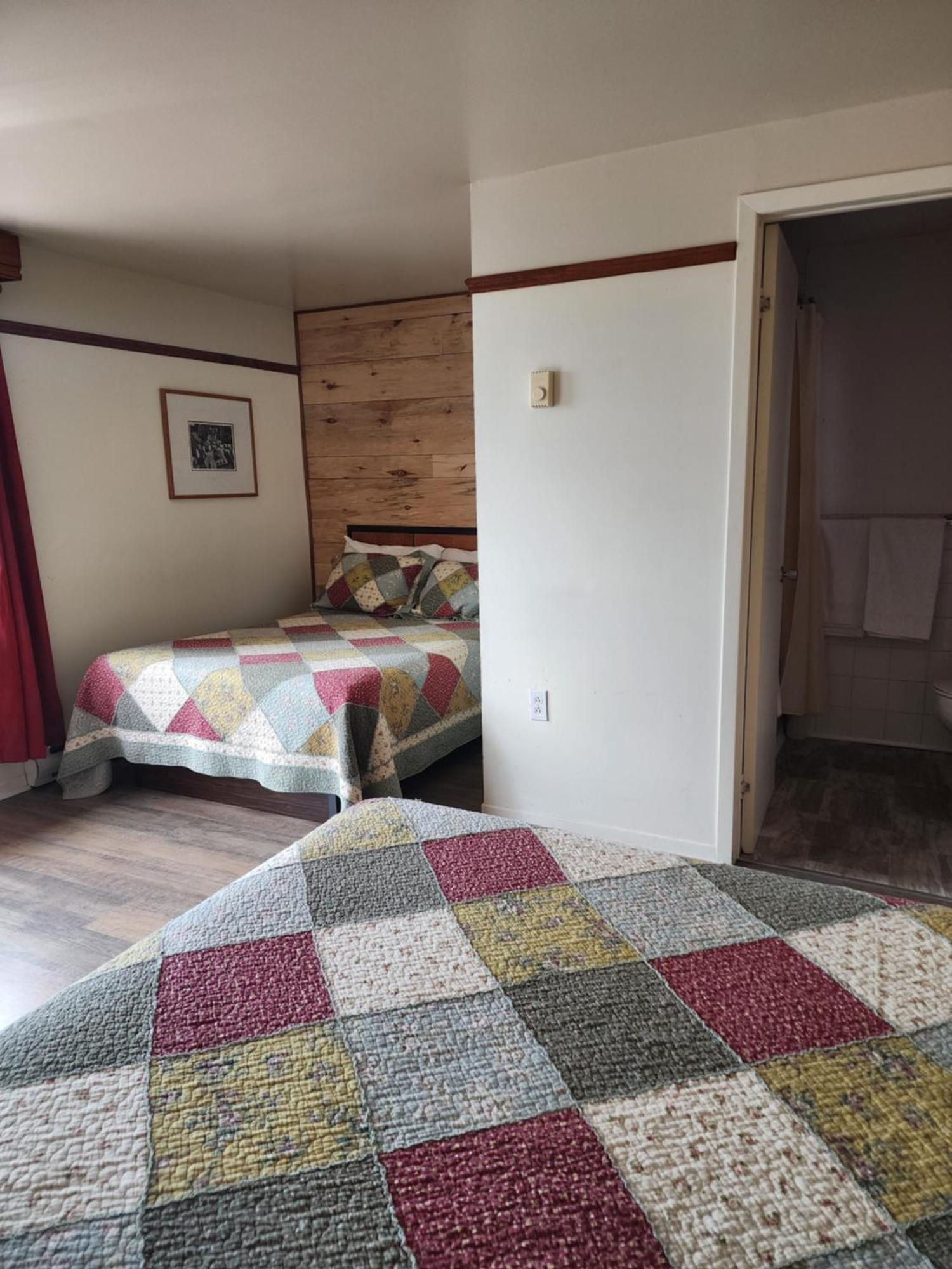 Motel Et Chalets Bo-Fleuve Evangeline Saint-Siméon Εξωτερικό φωτογραφία