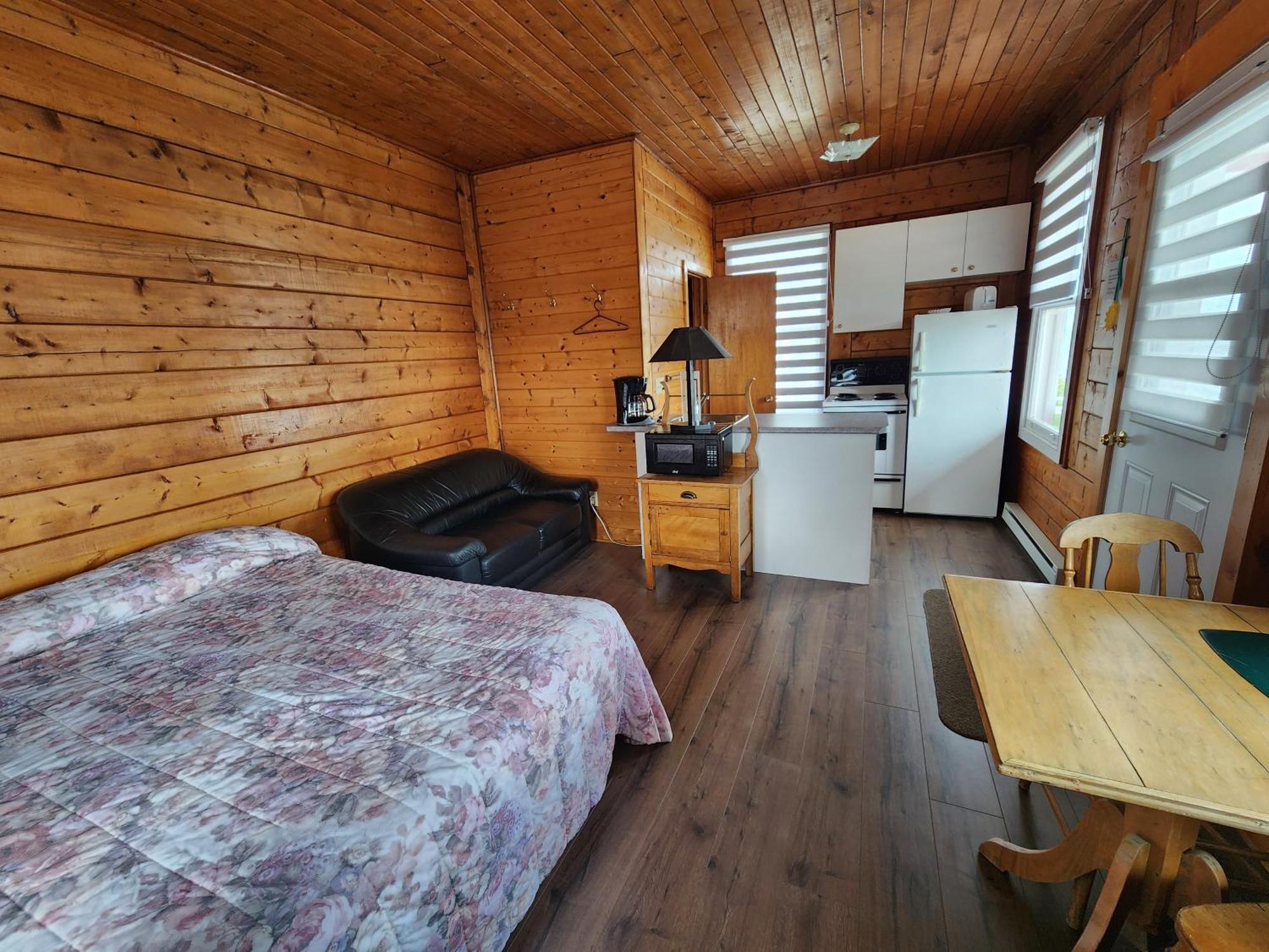 Motel Et Chalets Bo-Fleuve Evangeline Saint-Siméon Εξωτερικό φωτογραφία