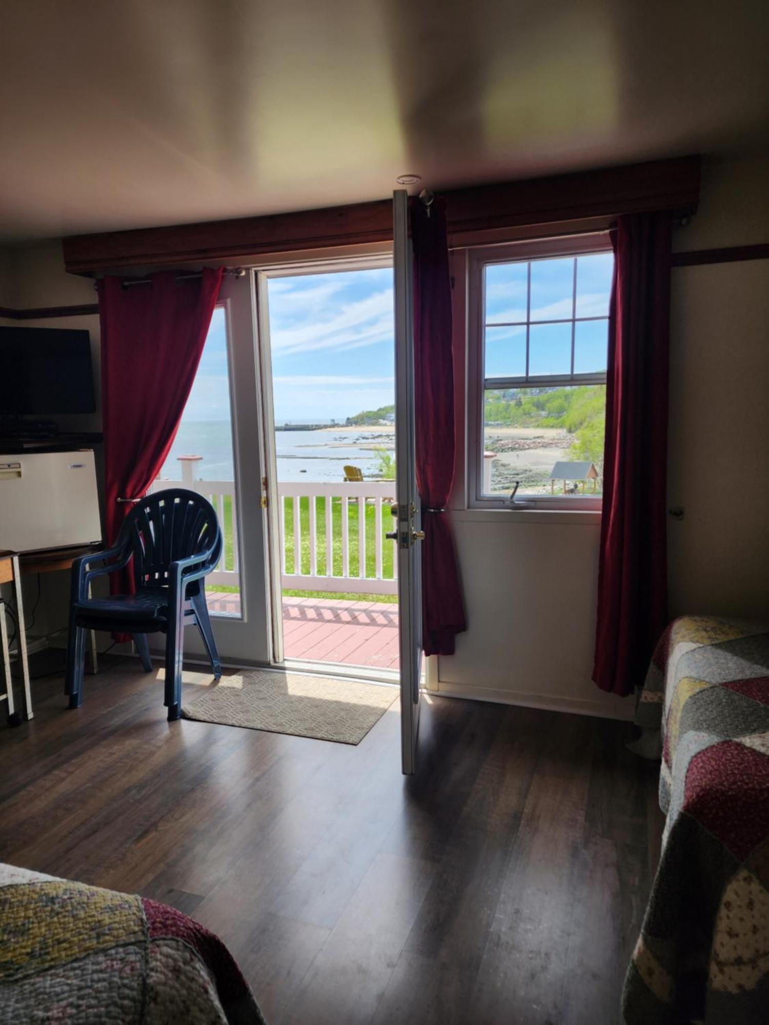 Motel Et Chalets Bo-Fleuve Evangeline Saint-Siméon Εξωτερικό φωτογραφία