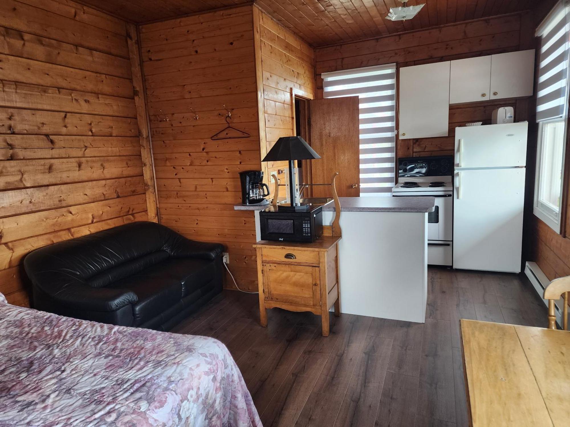 Motel Et Chalets Bo-Fleuve Evangeline Saint-Siméon Εξωτερικό φωτογραφία
