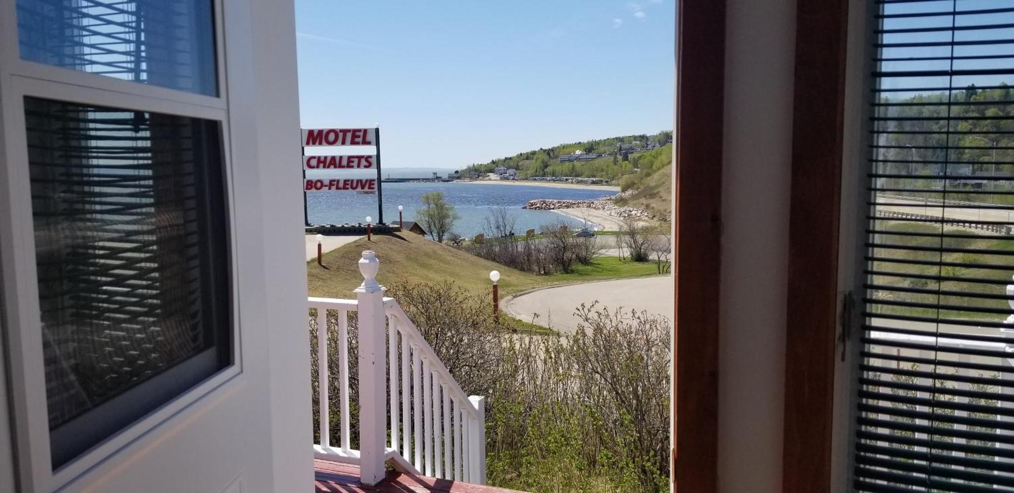 Motel Et Chalets Bo-Fleuve Evangeline Saint-Siméon Εξωτερικό φωτογραφία